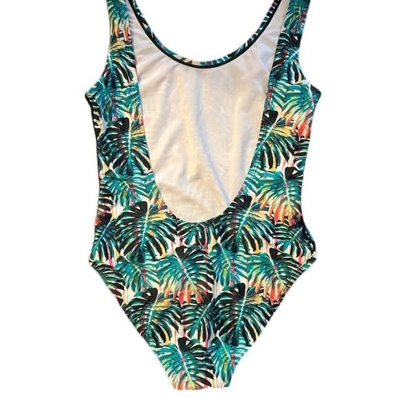 Adidas one piece bathingsuit - Picture 2 of 4